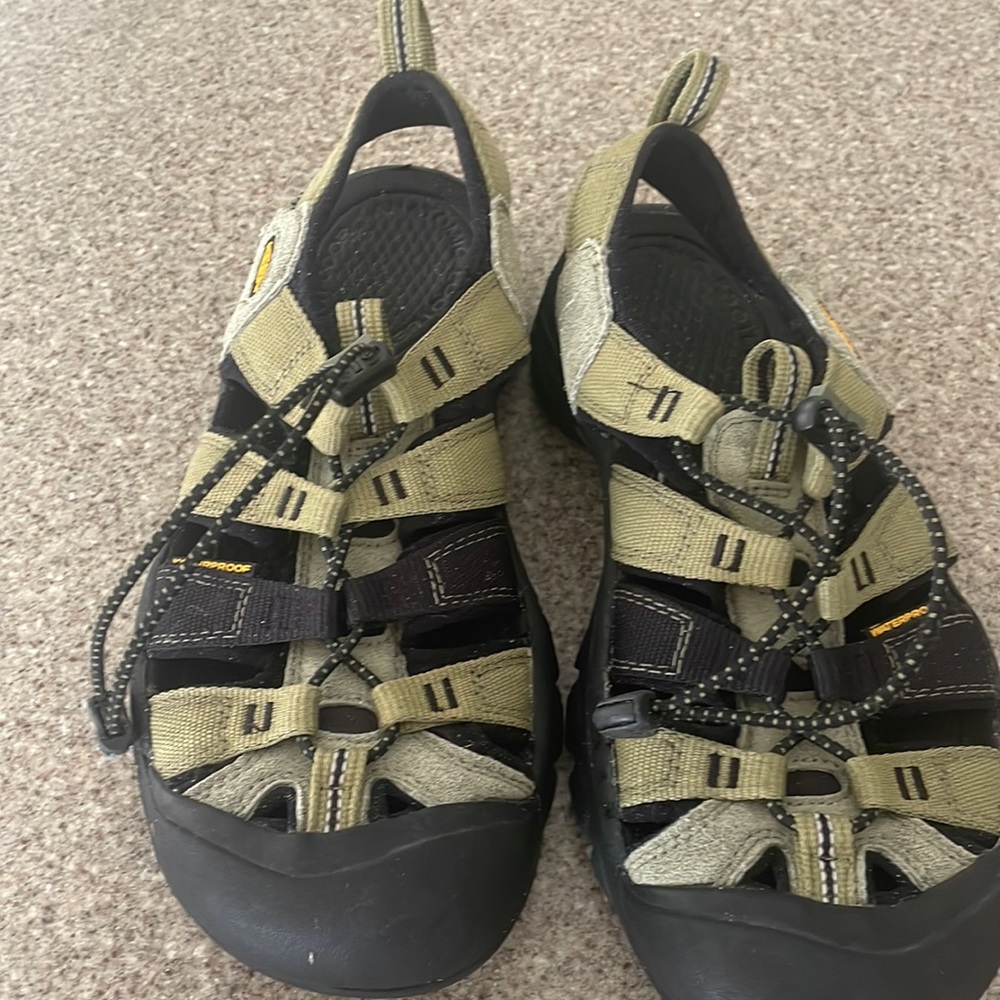 Boys Keen Sandals sz 7 big kids
